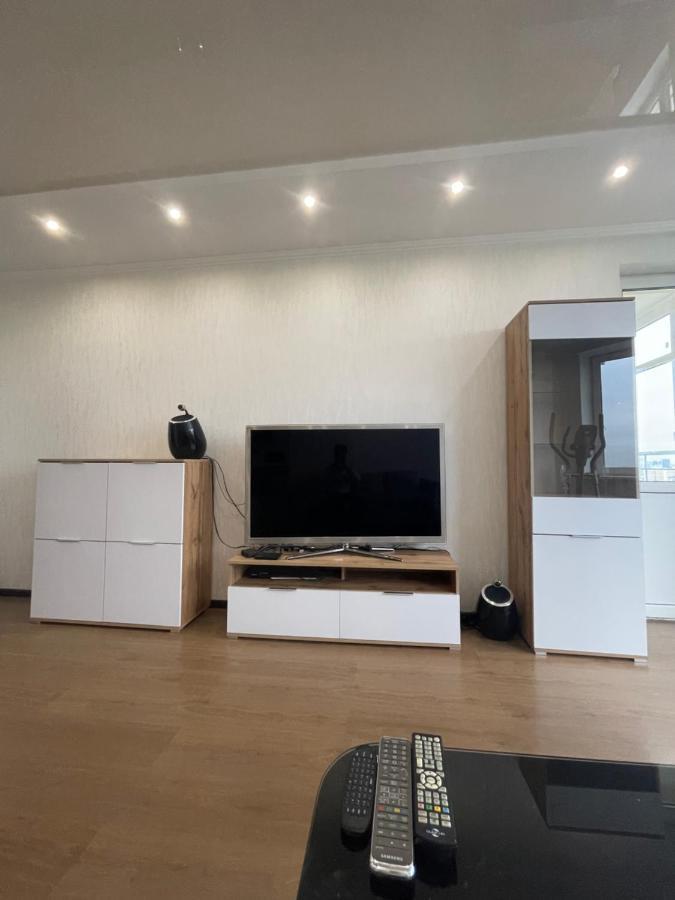 View Apartments, 22 Floor With 2 Rooms Kiev Bagian luar foto
